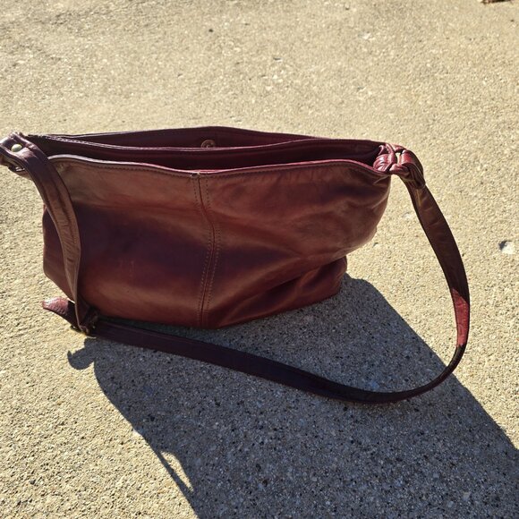 Burgundy leather shoulder bag - Picture 3 of 3